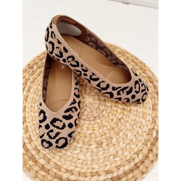 NEW Vivaia Square-Toe V-Cut Flats Margot 2.0 Dark Leopard 6.5 - Picture 2 of 7